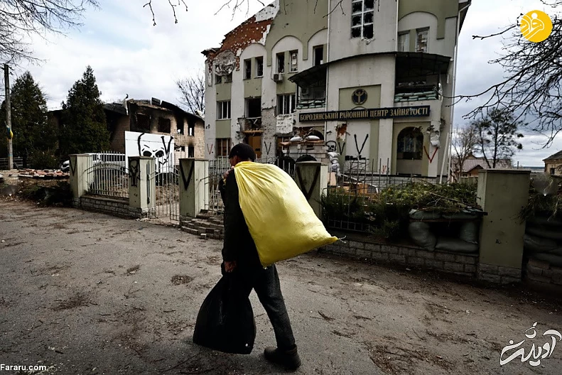 (تصاویر) داستان پیرزن اوکراینی و مرغهایش